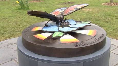 Touchstone represented at unveiling of Gift of Life memorial
