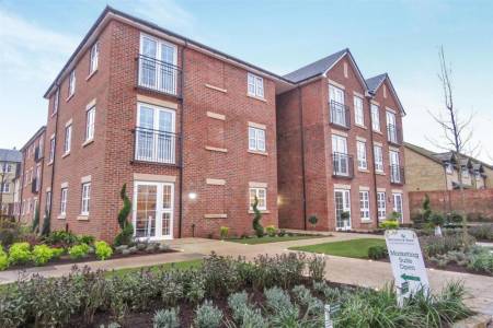 TO RENT - Parkland Place, Shortmead Street, Biggleswade, Bedfordshire, SG18 0RE